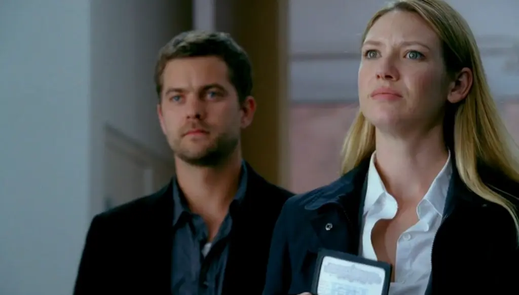 Fringe Season 1 Episode 2: "Same Old Story" featuring Anna Torv and Joshua Jackson on Pop the Channel