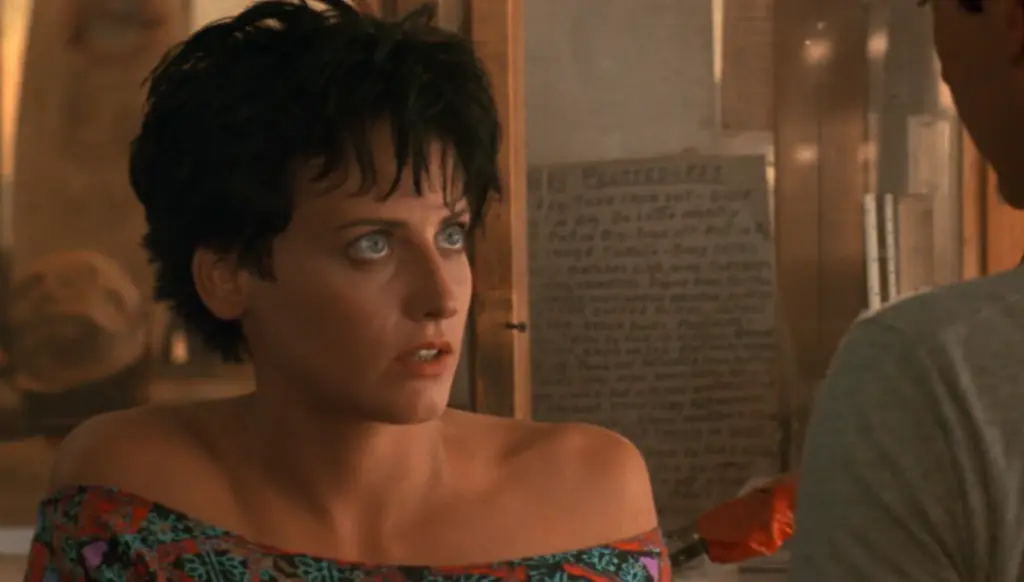 Point Break 1991 Review featuring Lori Petty on Pop the Channel
