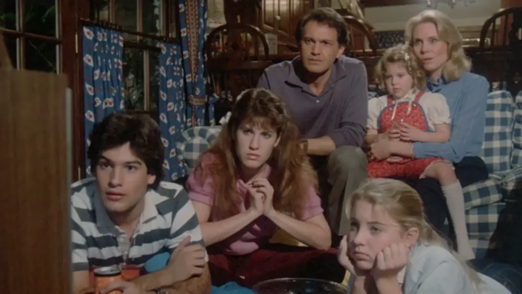 V: The Original Miniseries Review featuring the Maxwell Family on Pop the Channel