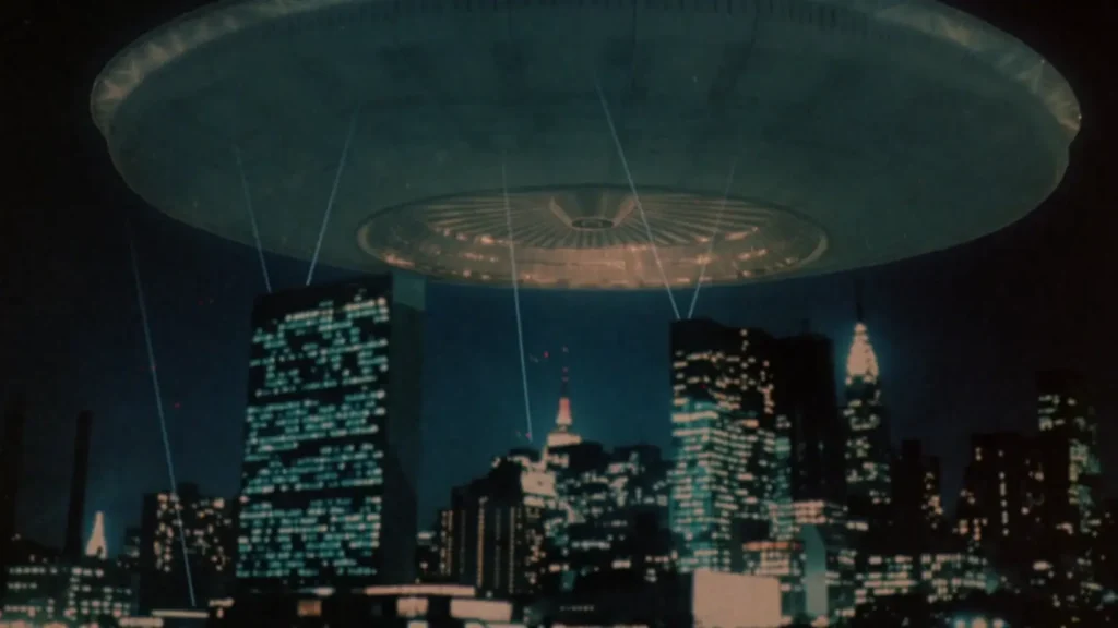 V: The Original Miniseries Review featuring the spaceship on Pop the Channel