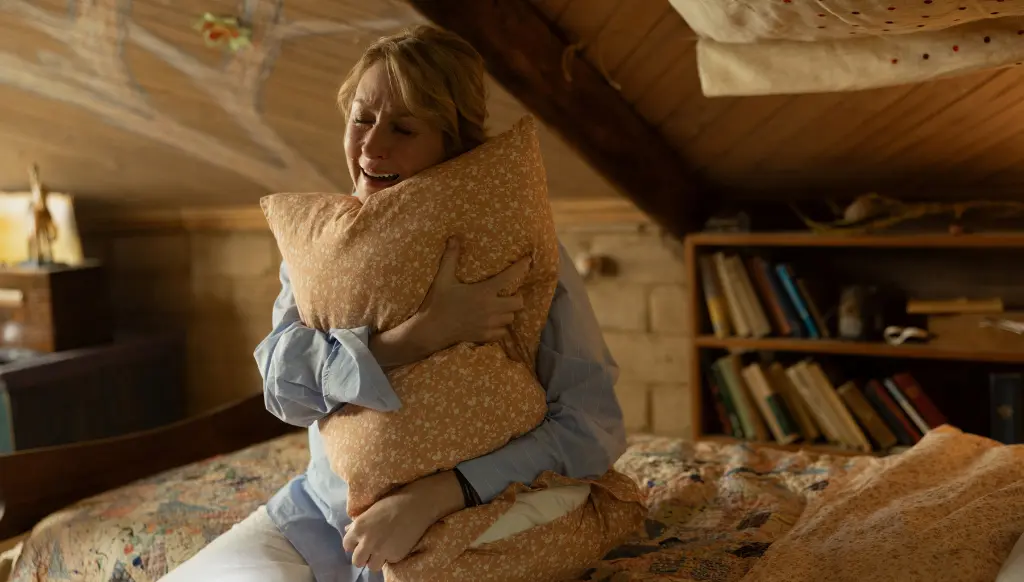 Last Seen Season 1 Episode 6: "The Choice" Review featuring Deb at Sarah's bedroom at the farm hugging Sarah's pillow on Pop the Channel
