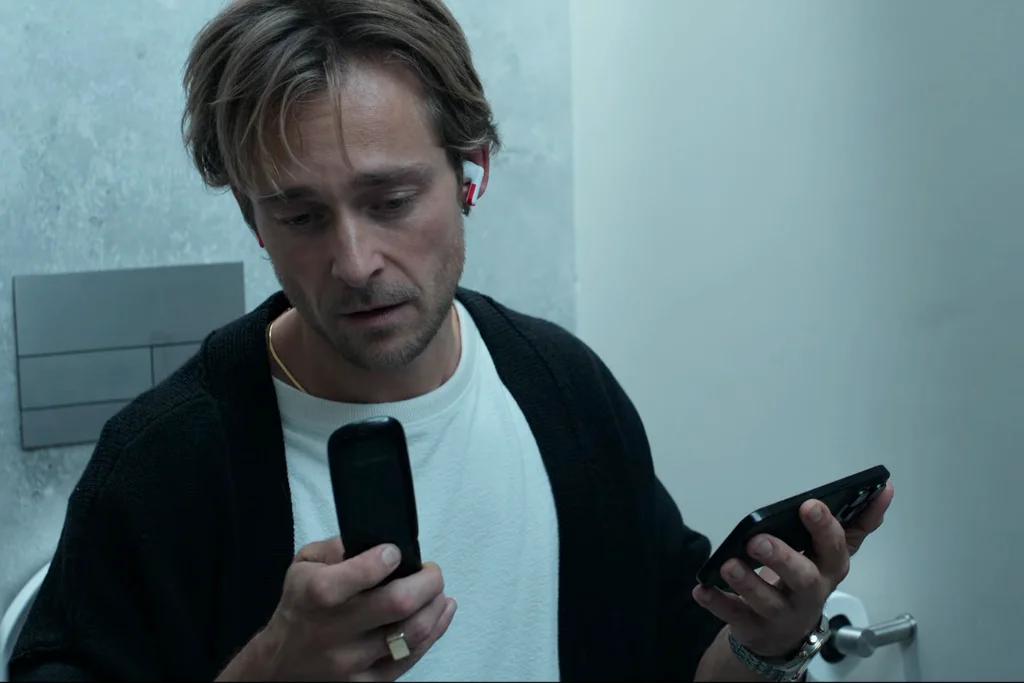 The Perfect Lie S1E7 Review: The Truth Comes Out. Then Netflix Pulls THAT Ending. 1 The Perfect Lie Season 1 Episode 7: "Ivo" Review featuring Simon texting on his phone in the bathroom shortly before the police raid.