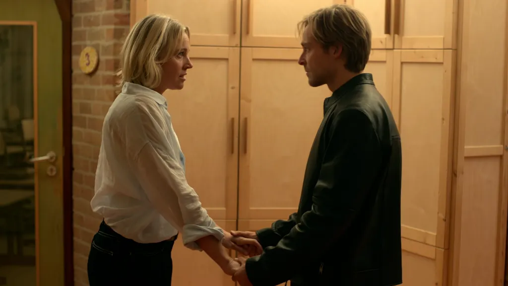 The Perfect Lie S1E5 Review: Patricia Is Nobody's Fool 7 The Perfect Lie Season 1 Episode 5: "Patricia" Review featuring Simon and Karen in the school hallway on Pop the Channel